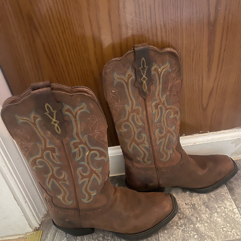 Justin cowboy boots for women